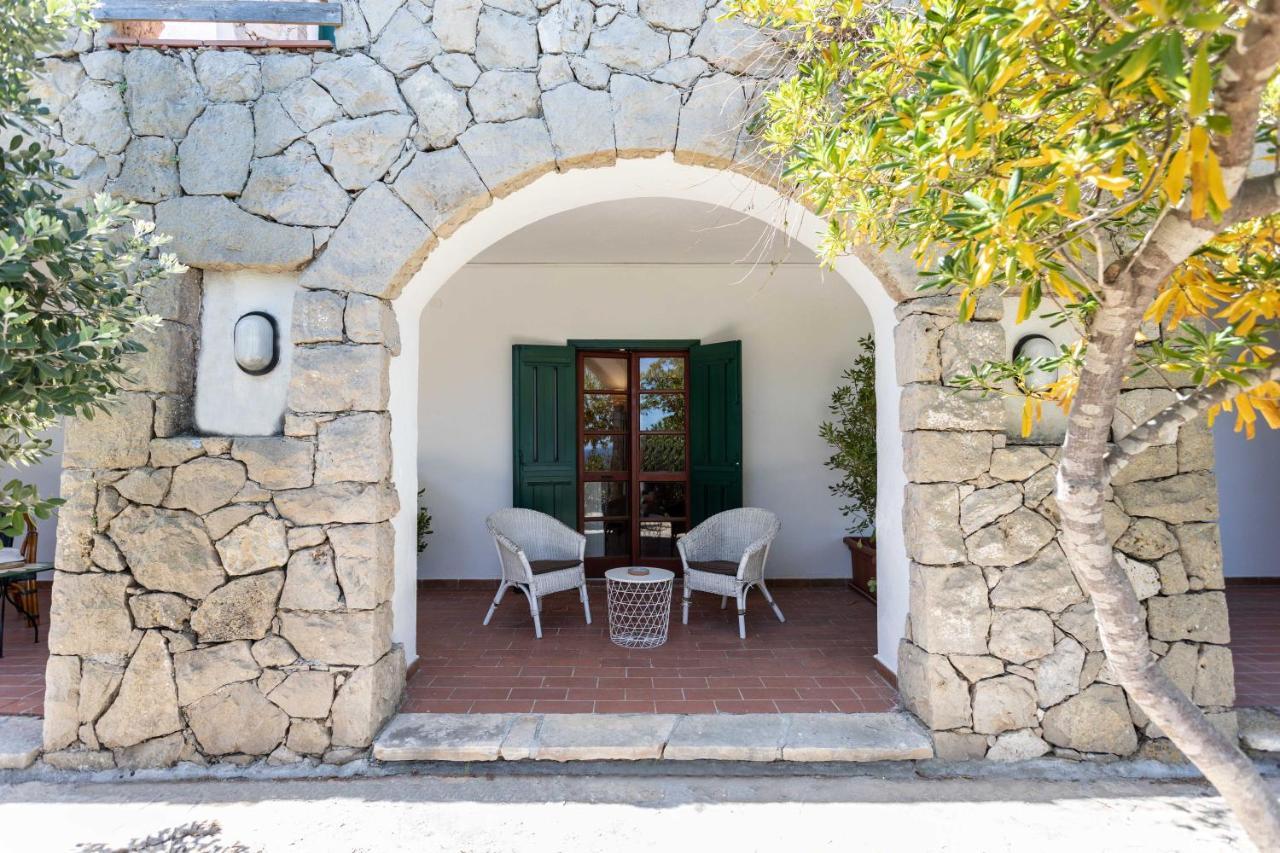 Il Posto Delle Fragole Bed & Breakfast Castro  Exterior photo